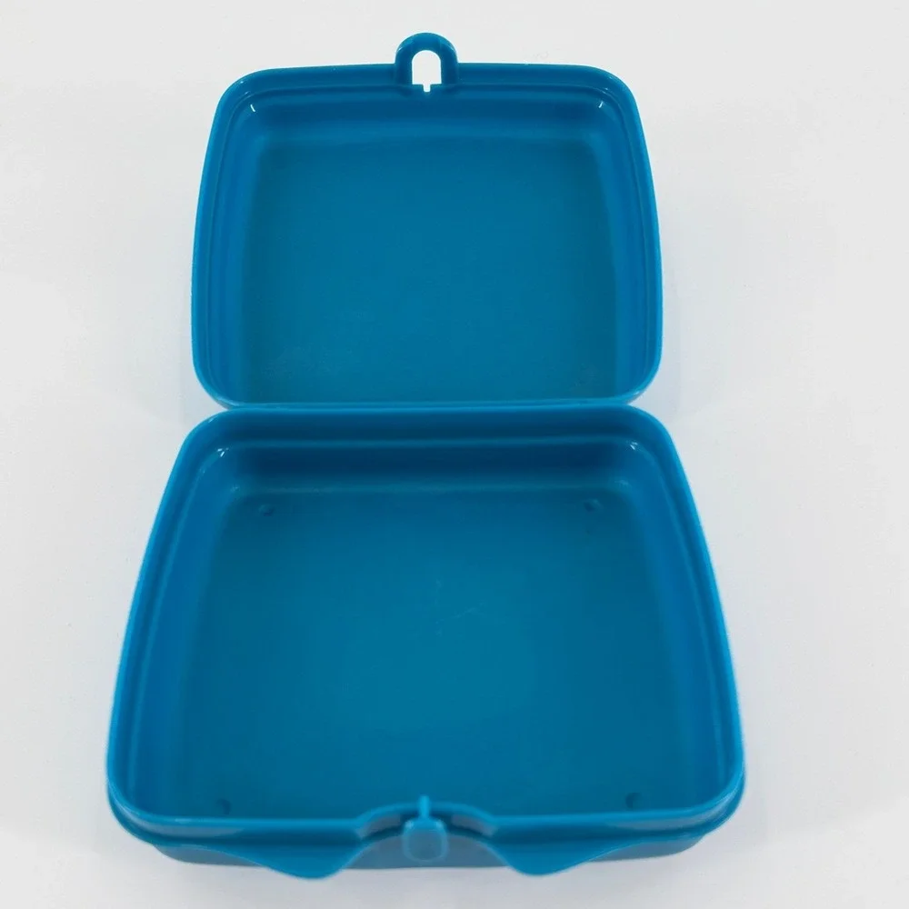 TUPPERWARE Wonder Woman Sandwich Keeper DC Comics Blue Lunch Box 2017